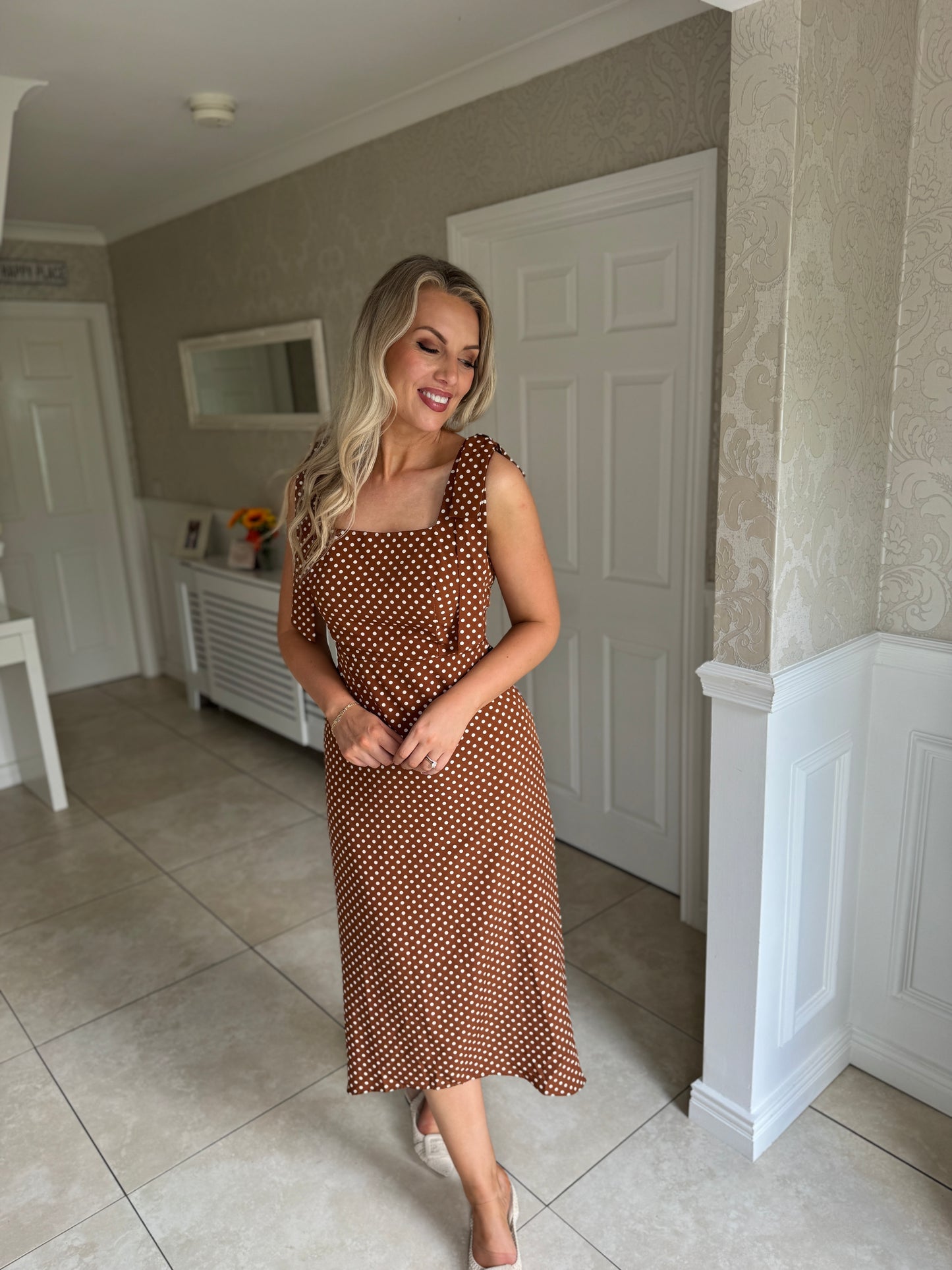 Jovi Tie Shoulder Square Neck Midi Dress