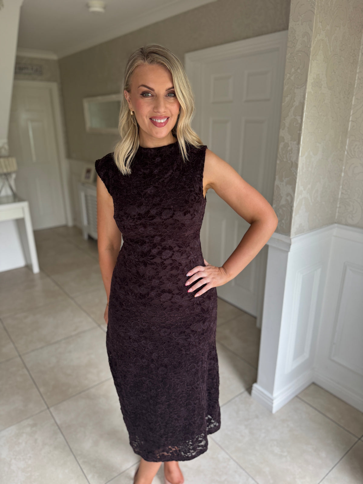 Leonie Lace Sleeveless Midi Dress Burgundy