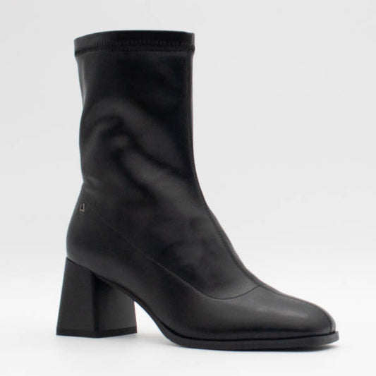 Una Healy Boot ‘Feathered’ - Vinyl
