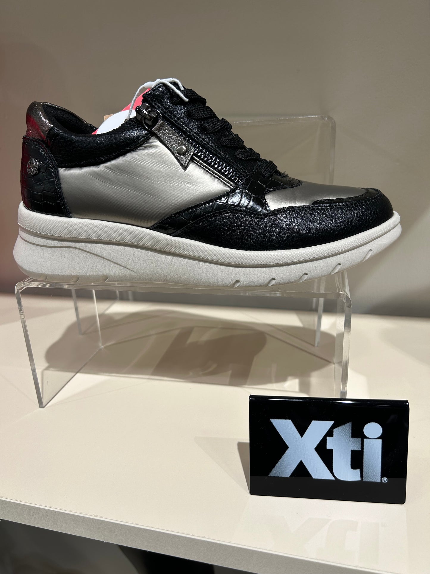 XTI 143201 TRAINERS